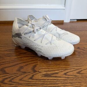 PUMA Future 7 Ultimate FG/AG Soccer Cleats White Silver Size 4.5Y